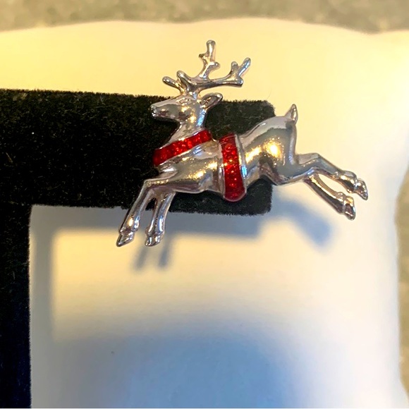 Festive Reindeer Avon Lapel Tack Pin 1987 - Picture 2 of 3
